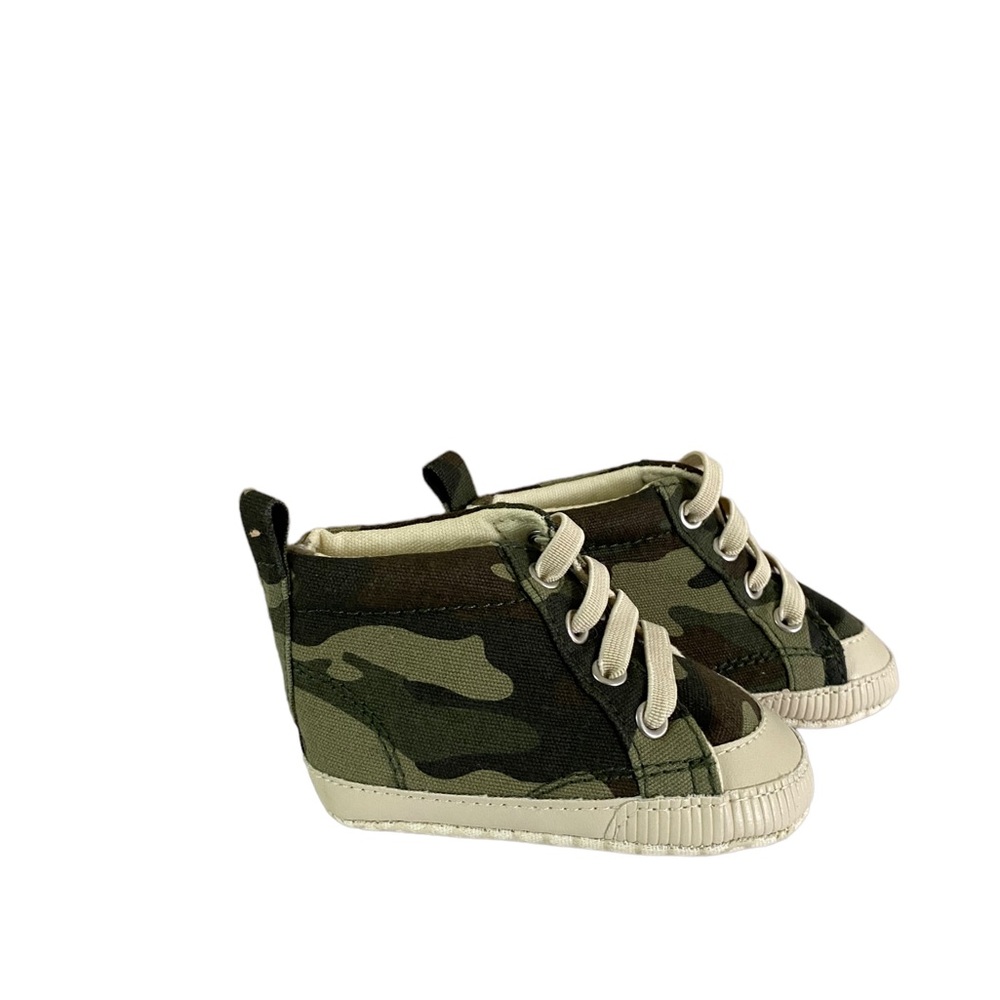 Gap, Baby boy camo high top shoes, size 3-6M.